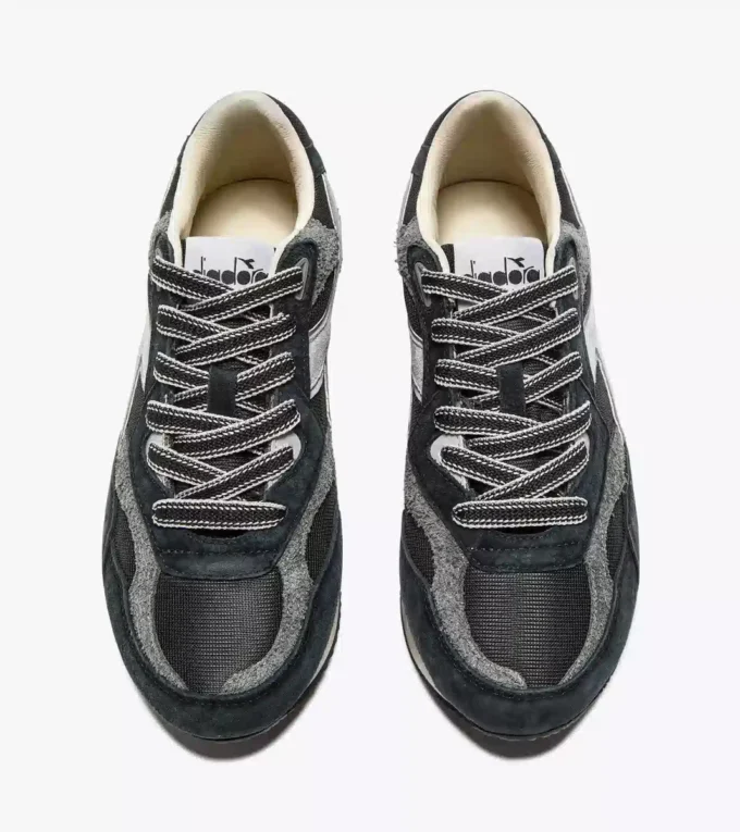 Equipe Revenge Used Low-Profile-Sneaker im Heritage-Stil