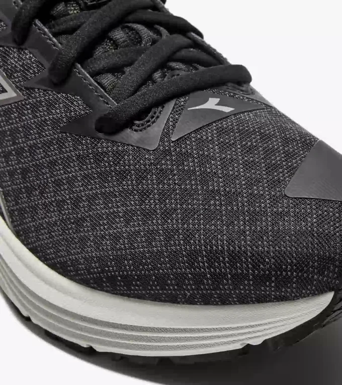 Mythos Blushield 10 Vortice Hip Laufschuh mit reflektierenden Details – Dämpfung und Schutz