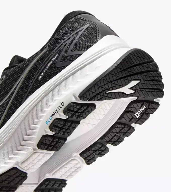 Mythos Blushield 10 Vortice Hip Laufschuh mit reflektierenden Details – Dämpfung und Schutz