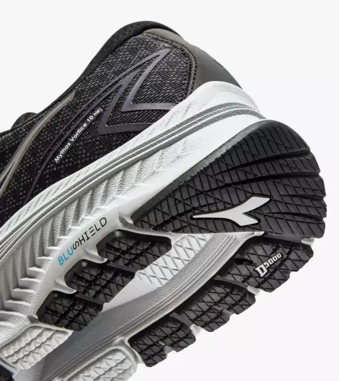 Mythos Blushield 10 Vortice Hip W Laufschuh mit reflektierenden Details – Dämpfung und Schutz