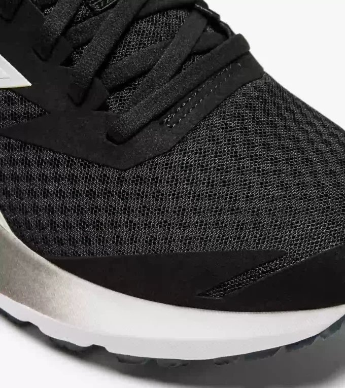 Mythos Blushield Vigore 3 Wide Laufschuh mit breiter Passform – Stabilität und Schutz