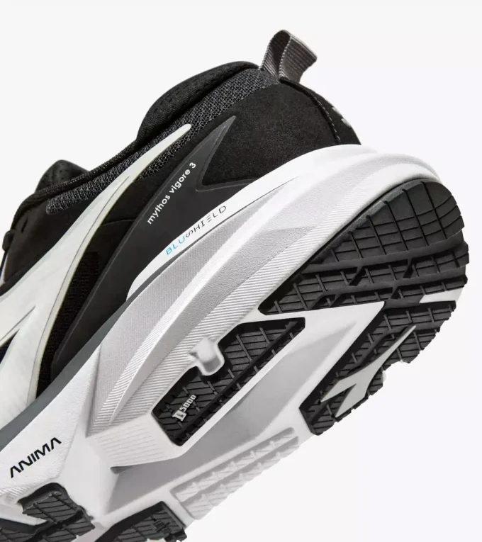 Mythos Blushield Vigore 3 Wide Laufschuh mit breiter Passform – Stabilität und Schutz