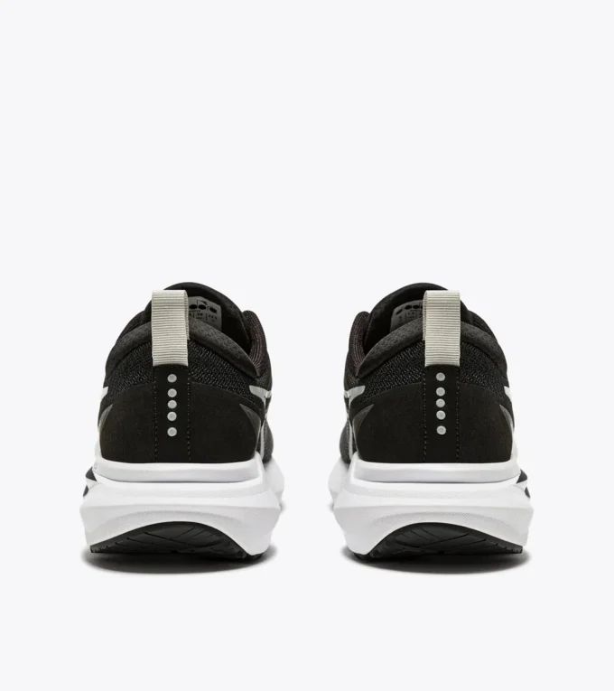 Mythos Blushield Vigore 3 Wide W Laufschuh mit breiter Passform – Stabilität und Schutz