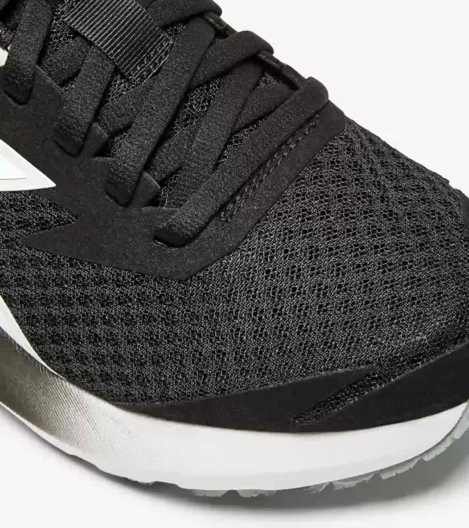 Mythos Blushield Vigore 3 Wide W Laufschuh mit breiter Passform – Stabilität und Schutz