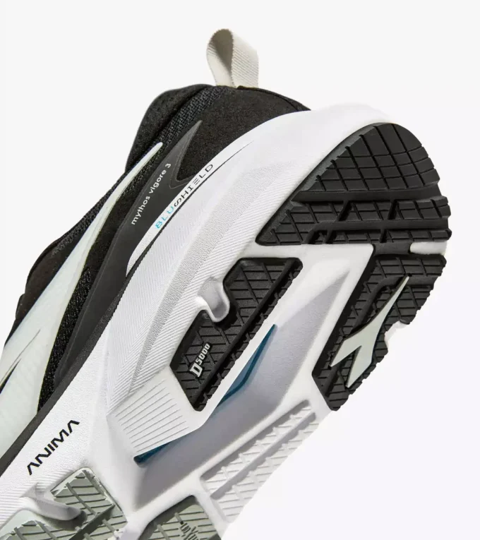 Mythos Blushield Vigore 3 Wide W Laufschuh mit breiter Passform – Stabilität und Schutz