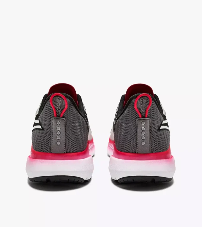 Mythos Blushield Volo 4 Laufschuh – Stabilität und Leichtigkeit