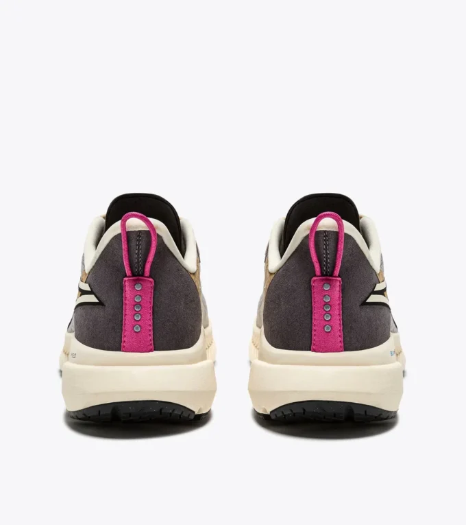 Mythos Blushield Volo 4 W 2030 Laufschuh – Hergestellt aus Materialien mit reduzierter Umweltbelastung