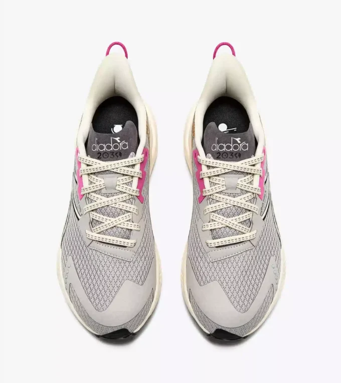 Mythos Blushield Volo 4 W 2030 Laufschuh – Hergestellt aus Materialien mit reduzierter Umweltbelastung