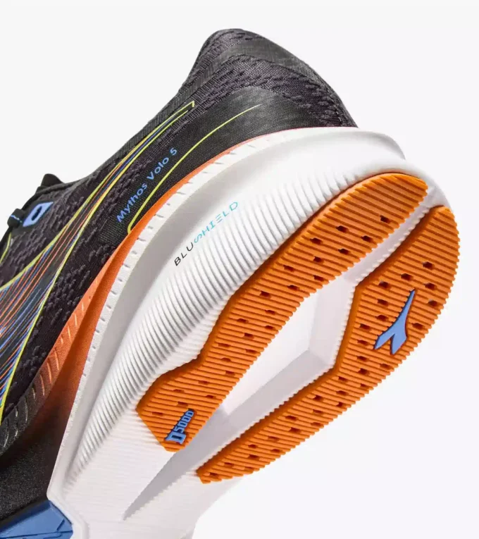 Mythos Blushield Volo 5 Laufschuh – Stabilität und Leichtigkeit Mythos Blushield Volo 5 Laufschuh – Stabilität und Leichtigkeit