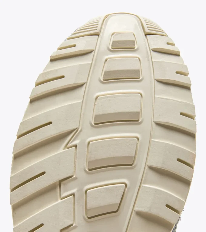 N902 Hairy Suede Sportliche Sneaker – geschlechtsneutral